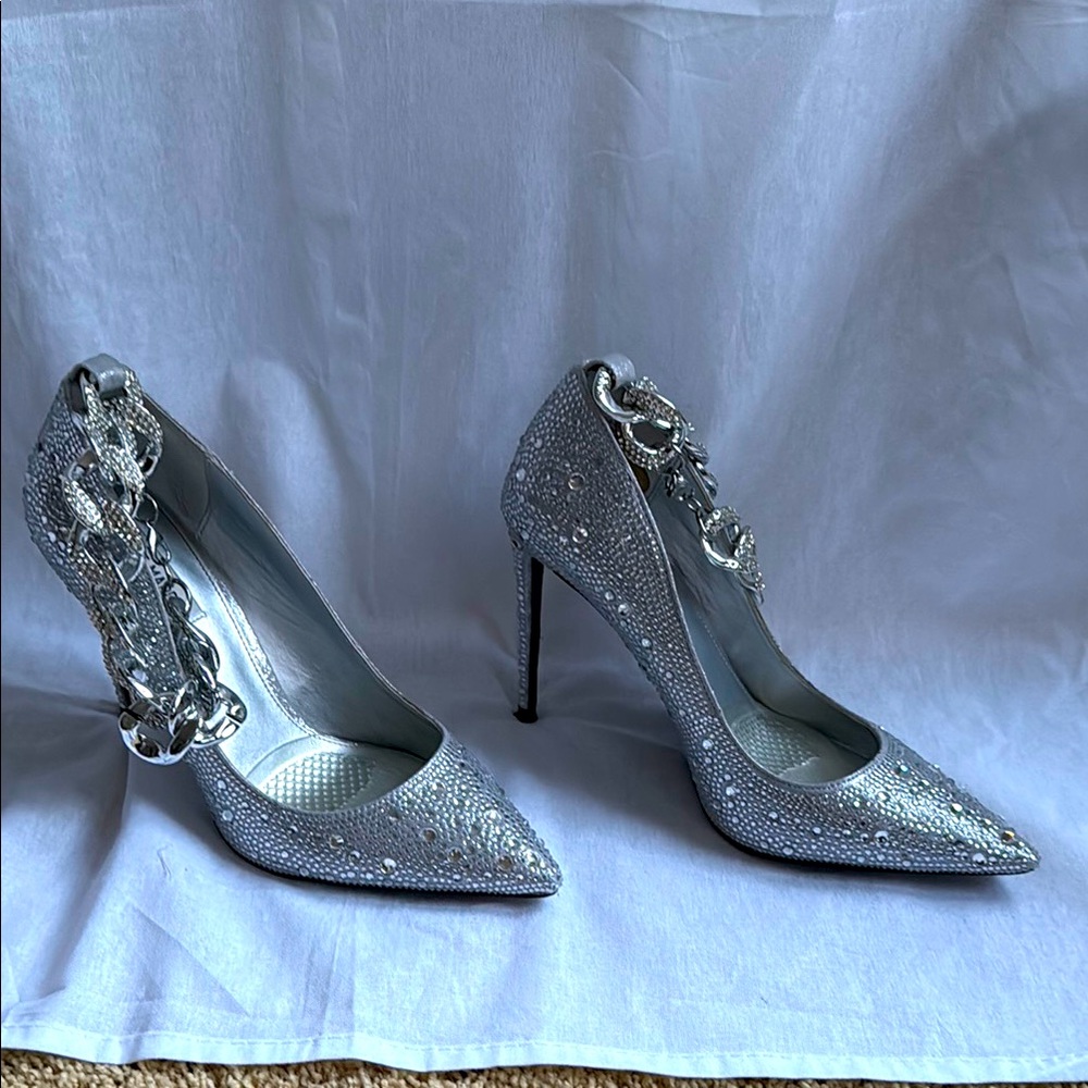 EUC Steve Madden Brand Stilettos with chain ankle strap size 9 medium